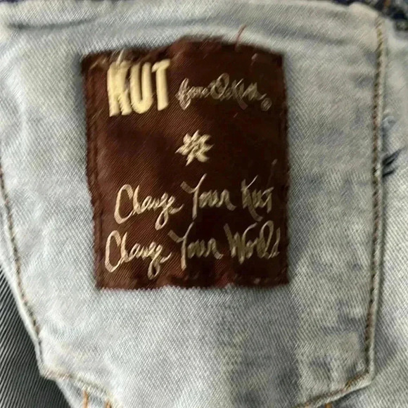 Kut from the Kloth Roses Flowers Patch Raw Hem Distressed Denim Jacket Size M - Picture 6 of 7